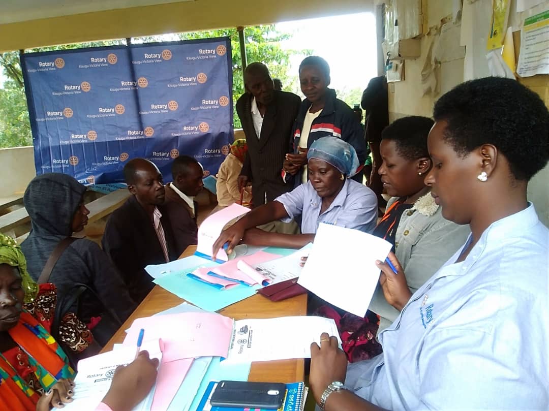 LyantondeRc's tweet photo. The 12th of Oct left a permanent mark in the lives of many vulnerable lives as the @LyantondeRc @kisuguvv, @RcMbararaEast, @rct_kabalagala held a massive FHD at Kaliiro HC III in Lyantonde. @benon_mugume https://t.co/MAzaQc0kJh