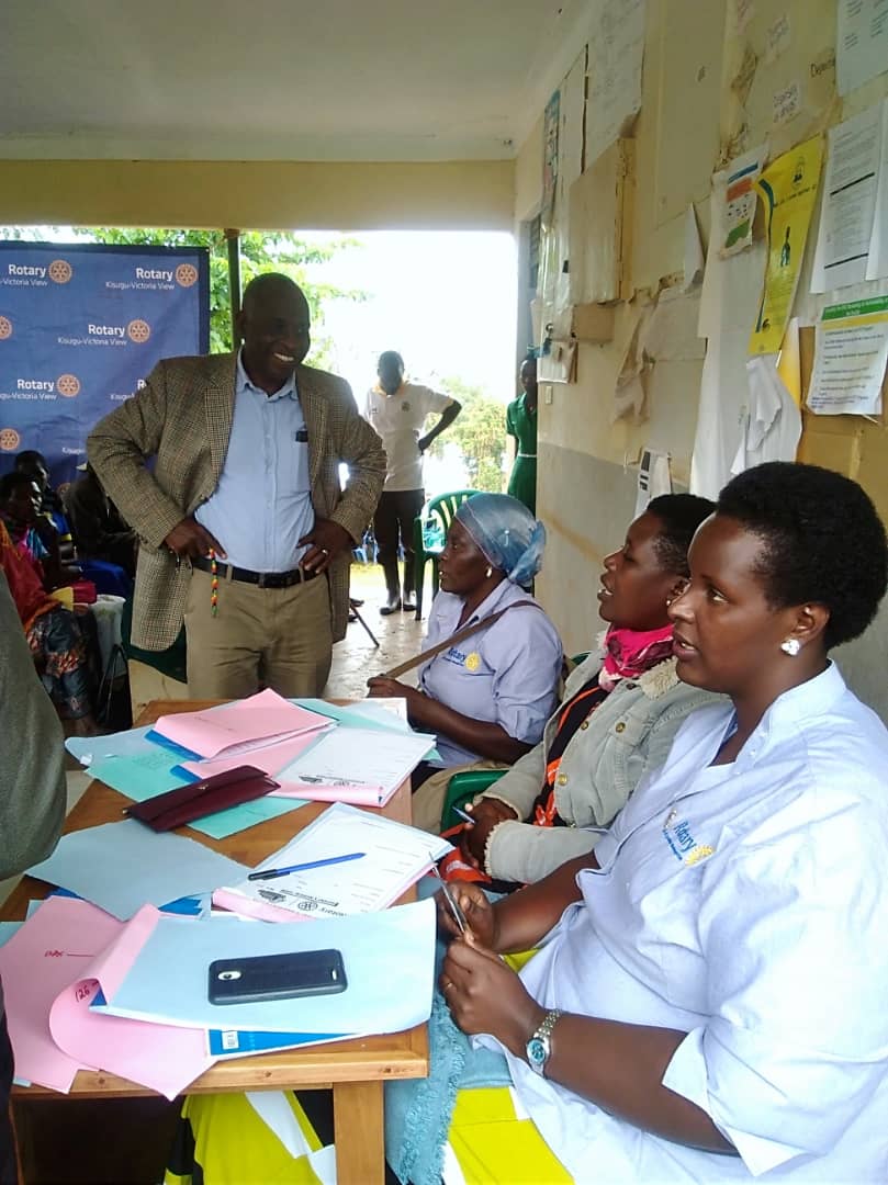 LyantondeRc's tweet photo. The 12th of Oct left a permanent mark in the lives of many vulnerable lives as the @LyantondeRc @kisuguvv, @RcMbararaEast, @rct_kabalagala held a massive FHD at Kaliiro HC III in Lyantonde. @benon_mugume https://t.co/MAzaQc0kJh