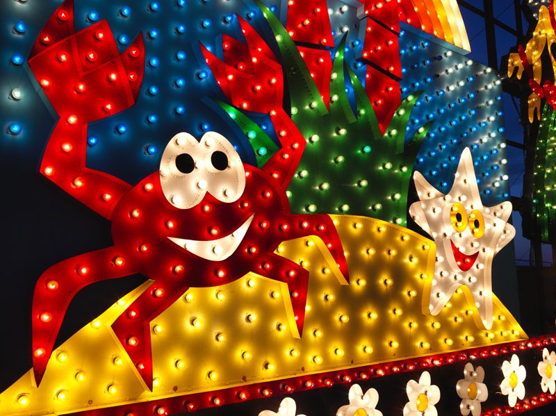 Beat the peak and come mid week! That's our motto for the Illuminations! Mon-Thu the Lights will be switched on at 6.15pm.. Get the kids in their PJ's, pack a flask of hot chocolate and snacks in the car and enjoy the #BplIlluminations 😍🚗
For more info: visitblackpool.com/illuminations