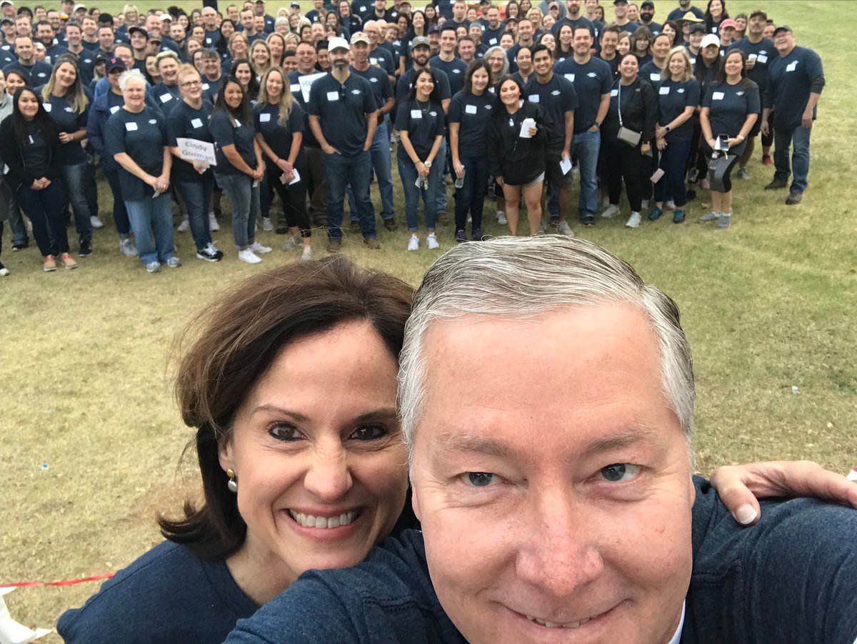 RonButler8's tweet photo. Here we go!  4th Annual Day of Service!  First Financial employees volunteering in 40 communities today. #dayofservice #ffin https://t.co/wplBwCzeWa