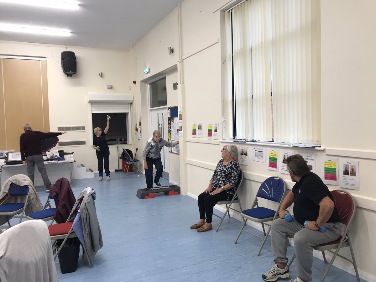 Alex_Christie88's tweet photo. @cathdarby82 @mariabnogueira @dangroves_nhs @BHFT pulmonary rehab celebrating #AHPsDay https://t.co/G1eaaND2Kj