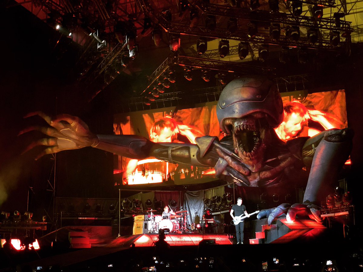 dabloomfield's tweet photo. Outstanding show
Muse in Chile 🇨🇱
@museband @MattBellamy @Dominic_Howard @CTWolstenholme @MurphThRobot
#muse #mattbellamy #domhoward #christopherwolstenholme #murphtherobot #liveconcert #liveshow #chile https://t.co/VZgBlI7VaI