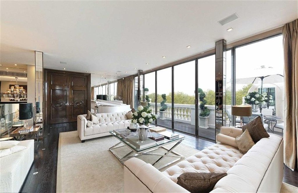 A LUXURIOUS 6 bedroom apartment with a #beautifulBalcony situated in #Knightsbridge #Westminster is #AvailableNow! For more details please call us 0207 722 5022 #ChaseApartments #MondayThoughts #London #England #estateagency #interiorstyling #luxusapartments