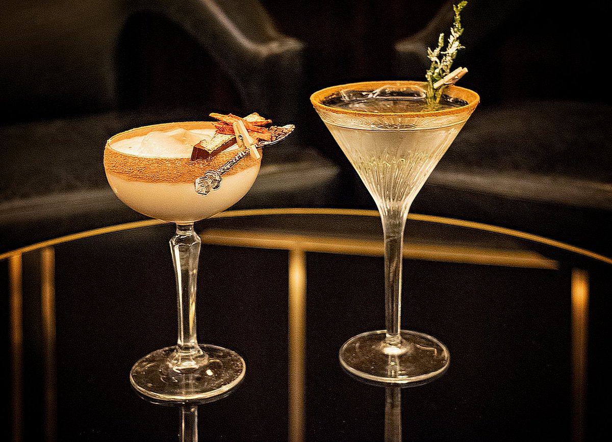 FlemingsMayfair's tweet photo. Chocolate Week is finally here!

Come and enjoy exclusive chocolate cocktails at our stylish Manetta's bar throughout the week and treat the chocoholic within you!

#Manettasbar #Chocolateweek #Chocolateweekuk https://t.co/AxWpsrCdvt