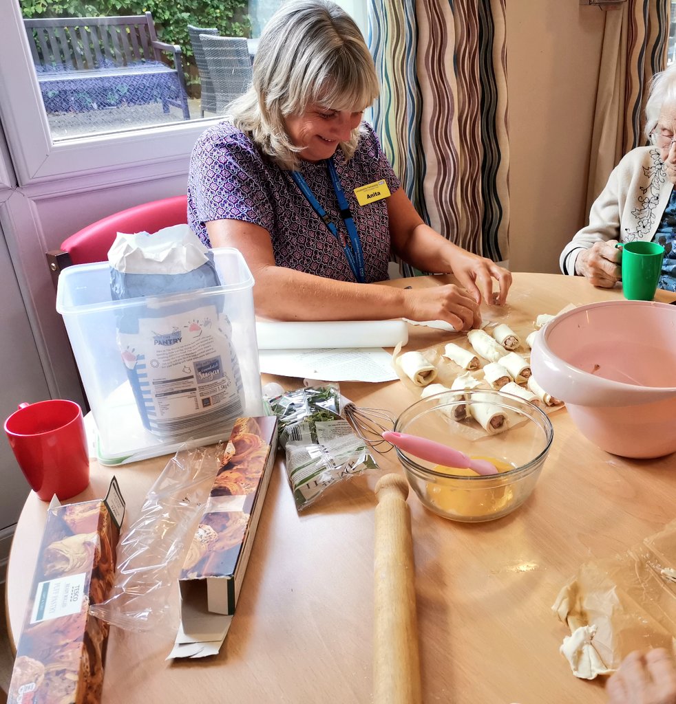elissa_ot's tweet photo. Lovely morning with @anitalewinLPFT on the ward. Celebrating #AHPDay with the baking group making sausage rolls. Thanks for coming Anita, was lovely to have you as an OT for the morning.
@LPFTNHS
#OccupationalTherapy #BakingGroup #Activity #OlderAdultsMentalHealth #Dementia https://t.co/5bswLmYHcu