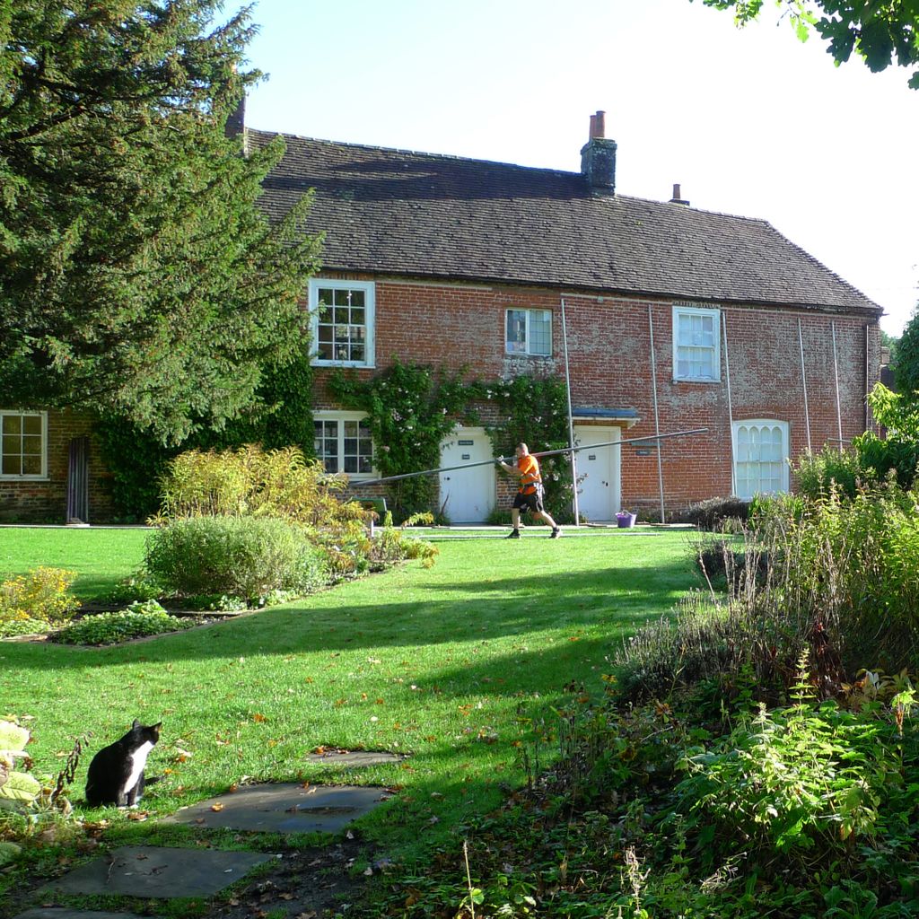 Visitors (and Marmite 🐈) will have noticed the presence of scaffolding in recent days whilst builders fit snow guards to areas of the roof. Although a temporary safety measure, the guards will remain in place indefinitely until we fundraise to refurbish the entire roof.