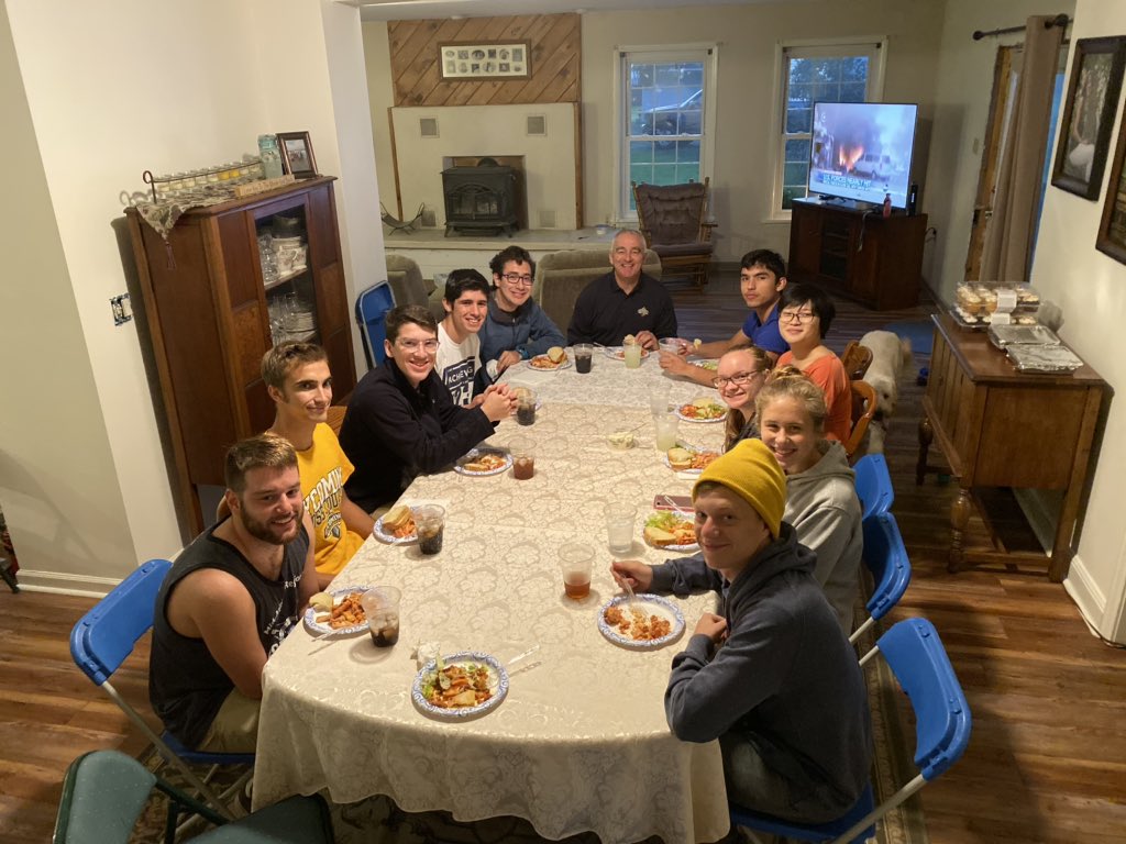 CoachSickPe's tweet photo. Pasta party #lycoxc https://t.co/4ZLMR7ORmQ