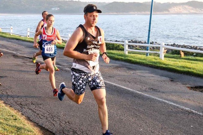 BoastRunning's tweet photo. Where it all started (over again) #BryanRanger ran a great #OceanView10 then 1 Sept a first sub 3 marathon #age44 and now 11 years after pb 21km he breaks that time powered by @BoastRunning #runningdeliverables @carynlr @BonnieCurrin @JessBlundell07 @Born2RunEL https://t.co/p2qIrkDdoX