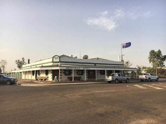 I love to have a few beers, and there’s not to many better spots than this one, the Iconic Birdsville hotel. Gotta love outback Australia.
#tv_australia#wow_australia2019#australiatouristguides#pocket_australia#abcmyphoto#qldlife#ourqld#thisisqueensland#… ift.tt/2oGd0Bk