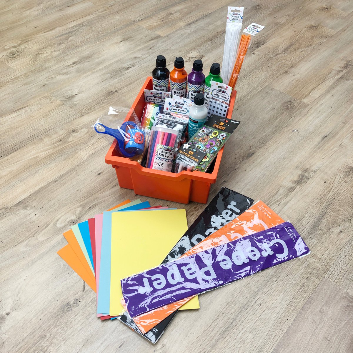 Gratnells's tweet photo. Want to get your hands on this spooky #Gratnells craft tray to celebrate #Halloween with your class? Simply like, share and follow us to be in with a chance of winning. Remember to share with your teachers, technicians &amp; support staff!
🎃🦇🕷️🕸️🧙‍♀️👻🧛‍♂️🧟‍♀️ https://t.co/w2WyTDvHTf