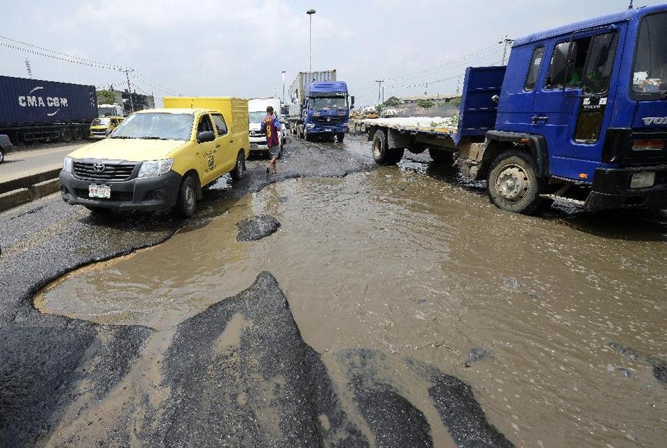 akinadeoya's tweet photo. Wish List 4: 
Sign ALL our roads to a Chinese company to build, fix, maintain and toll for 25 years in the first instance. I don’t care about the politics. I care about living long. 4th hour in the traffic on Lagos-Ibadan highway😡😡
#WishListForGreaterNaija https://t.co/DphLJQHhVa