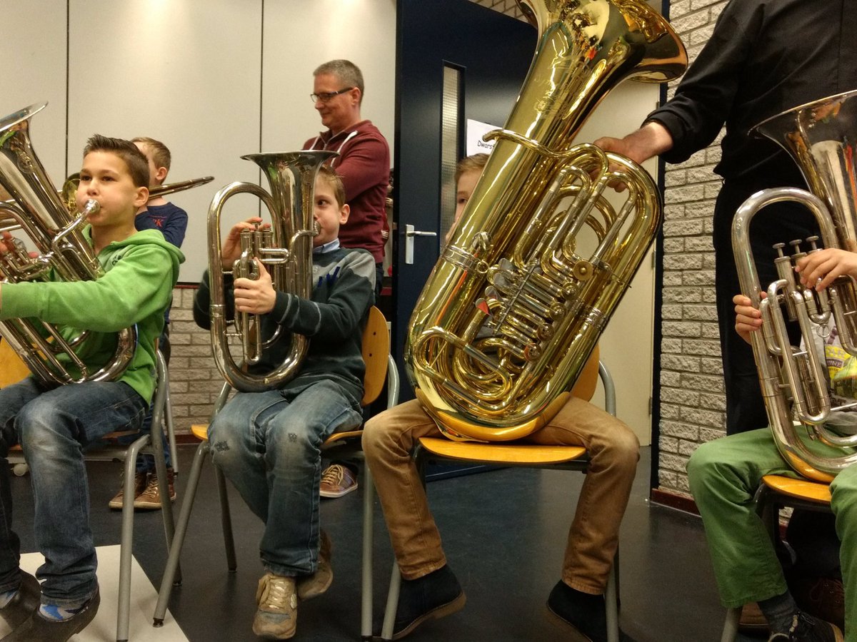 Na de herfstvakantie starten we weer met de AMV-cursus voor kinderen uit groep 4/5. Is muziek maken wat voor jou? Kom erachter bij Ons Genoegen: samen muziek maken en heel veel instrumenten uitproberen! Voor info/inschrijfformulier: onsgenoegenamv@gmail.com