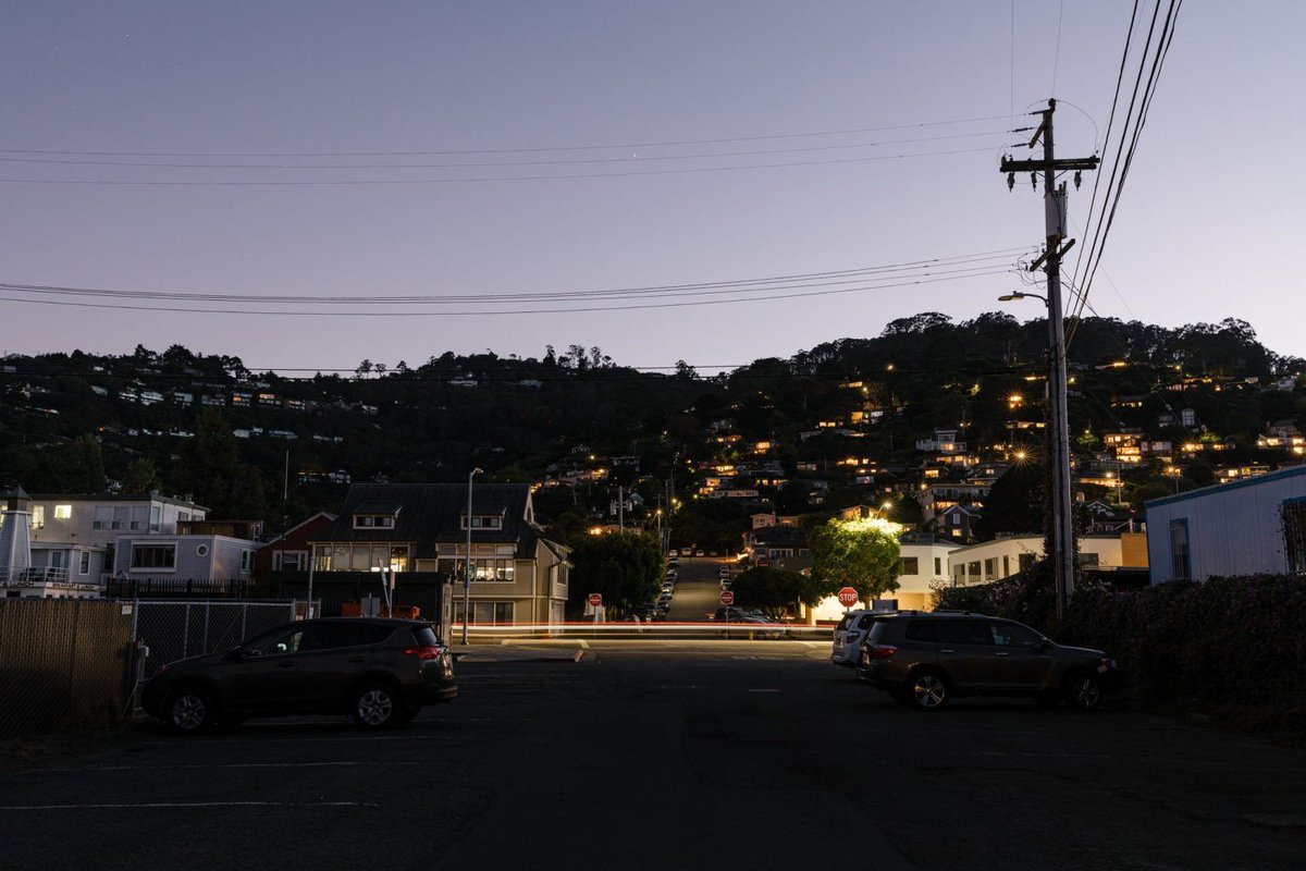 CTC_ACCC's tweet image. PG&amp;amp;E has shut down power in northern California to over 600,000 customers in parts of 22 counties since early Wednesday. Visit to learn about the reason behind this action &amp;gt;&amp;gt; bit.ly/2MJqvbg 
#ACCCConductor #HCLSConductor #ReconductorTransmissionLine