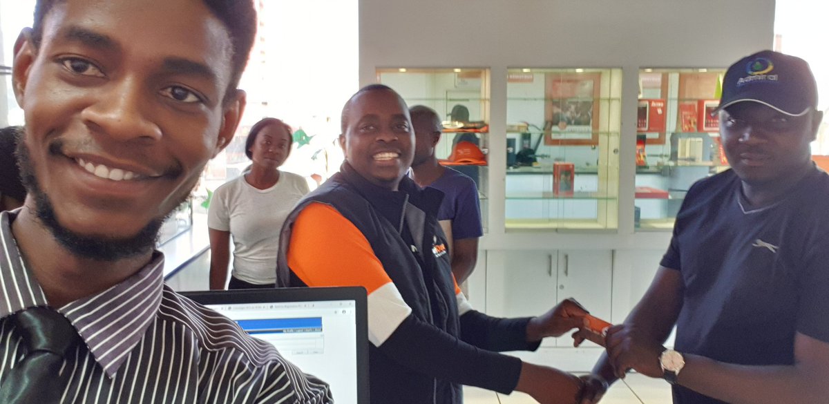 Manudzaa's tweet photo. With Mr Bernard Mundenda from Drip Tech irrigation who recently switched to @NetOneCellular . Today we signed him for @OneMoneyZw and he also got his debit card.
#Crossover
#NetOneisbae https://t.co/AGvTkXrgJ9