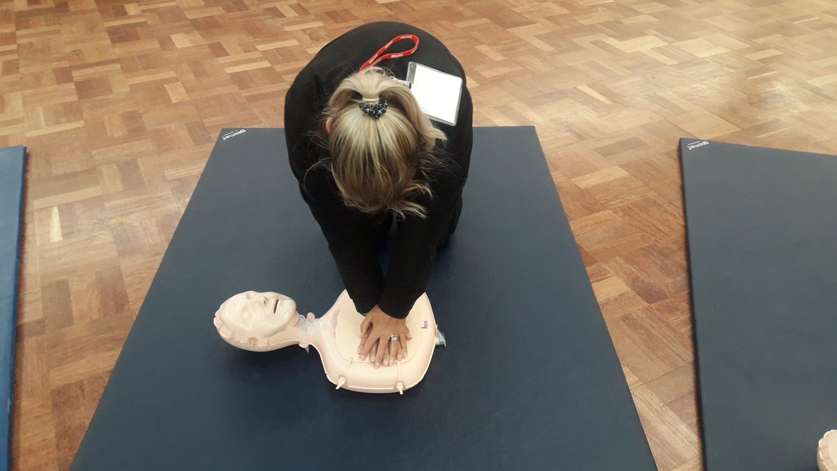 TVP_Bucks's tweet photo. PCSO Steward & PCSO Ryan have attended sir Henry Floyd School for the great British Heart foundation restart a Heart day, Teaching Students CPR with a paramedic #RestartAHeart #GreatBritishHeartFoundatoin #C9145 #C9044 #neighbourhoodpolicing #NHS https://t.co/SAgon92vrG