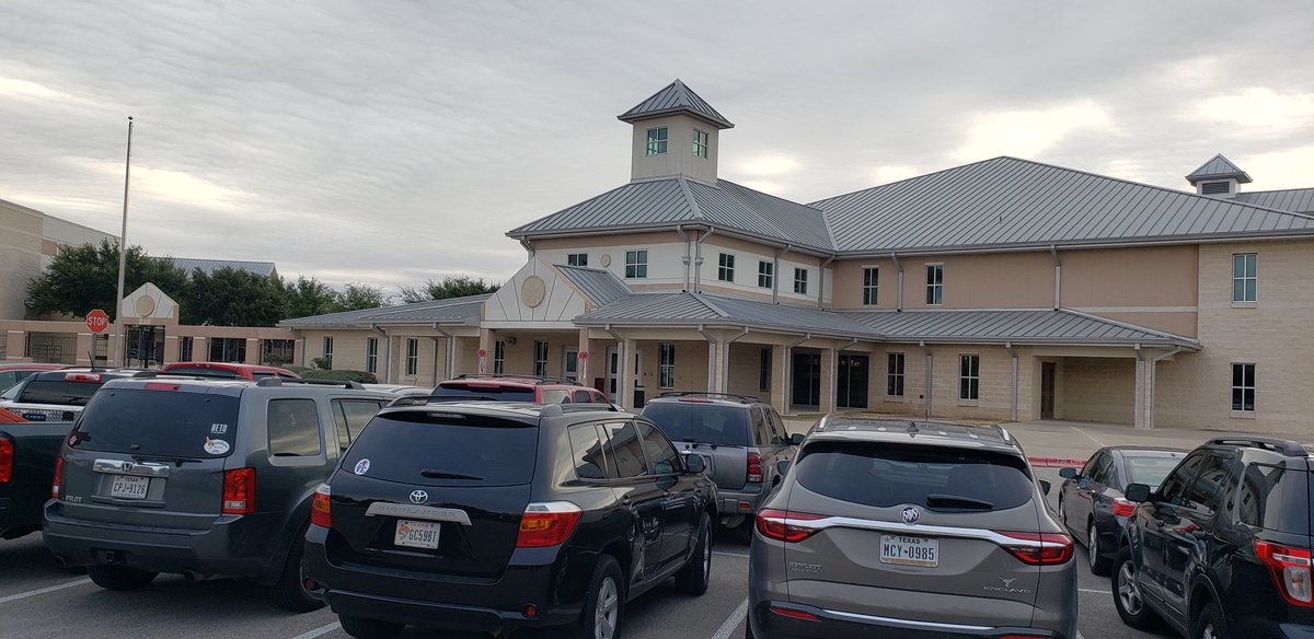 It's a great day for professional learning! Today 2000+ <a href="/LeanderISD/">Leander ISD</a> educators get to come together to collaborate and learn at the #LISDCIC! A great opportunity to reconnect, recharge, revise, and renew! #1LISD