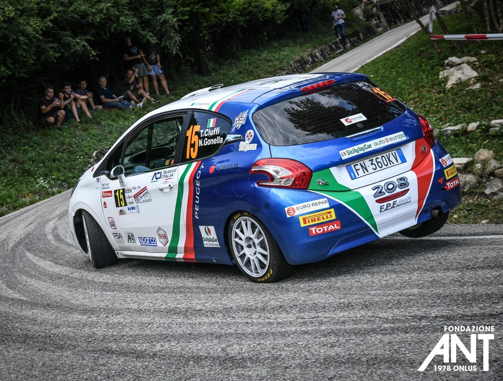 Fondazione_ANT's tweet photo. 🚘 #CIR: @TommasoCiuffi e @Nicolgonella vincono il Campionato Italiano Rally 2 Ruote Motrici a bordo della #PEUGEOT208 di @peugeotitalia.

🏆 La vittoria del #RallyDueValli ha concluso una stagione da incorniciare per i nostri amici e testimonial. Complimenti a tutto il team! https://t.co/K65HonbCKH
