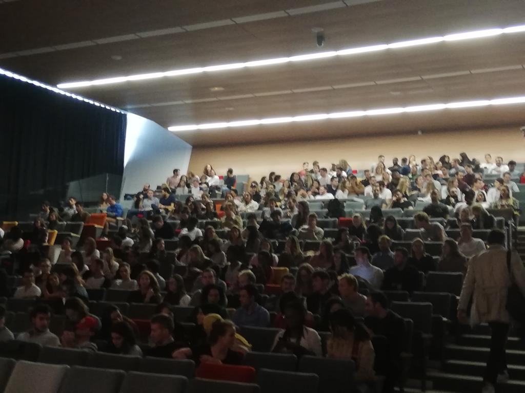 lassalle_f's tweet photo. #kedgebs #MSMSc #MAIalternants c'est la rentrée sur le campus bordelais de nos 360 étudiants avant leur séminaire d'intégration en région bordelaise, puis le début des cours sur le nouveau campus de Paris. Welcome ! https://t.co/wT65lcKkDE