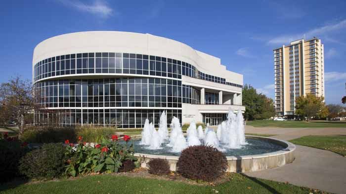 Enjoy an evening of song with our Men’s and Women’s Choruses. The concert will take place tomorrow night at 7:30 p.m. at Juanita K. Hammons Hall. buff.ly/2MagpzV