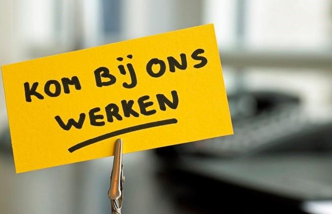 SportService038's tweet photo. Wil jij jouw loopbaan in #beweging houden? Dat kan! Solliciteer dan op één van onze nieuwe vacatures: Medewerker verhuur &amp; planning of Secretarieel medewerker en receptionist. Iets voor jou of iemand die naast je staat? Solliciteer hier: https://t.co/TOn6ybNIKv #sport #vacature https://t.co/hotp3i88eC