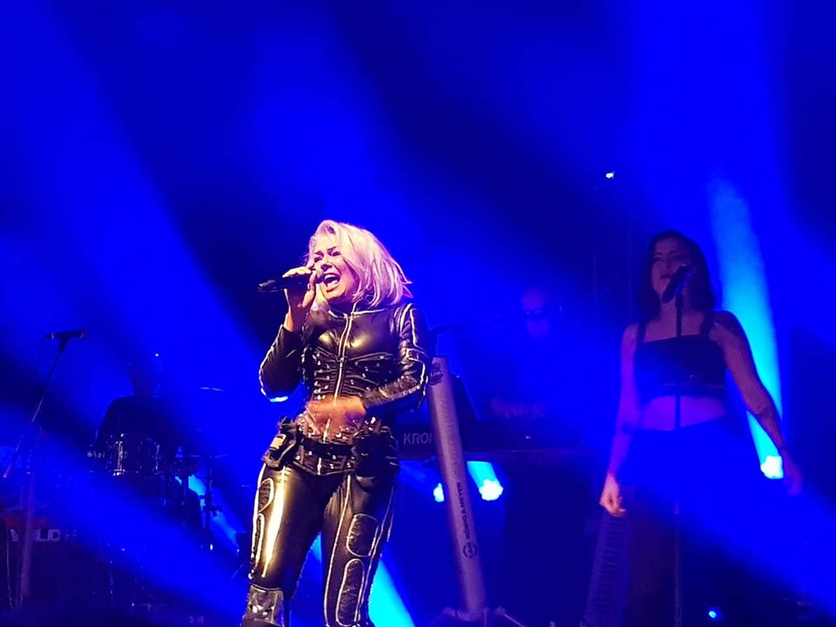 thearbiter12's tweet photo. I saw @kimwilde @Wildericky @scarlettwilde and their amazing band live in Berlin one year ago. Happy memories of an amazing concert.
#kimwilde #alienslive https://t.co/BkHOouIFgj