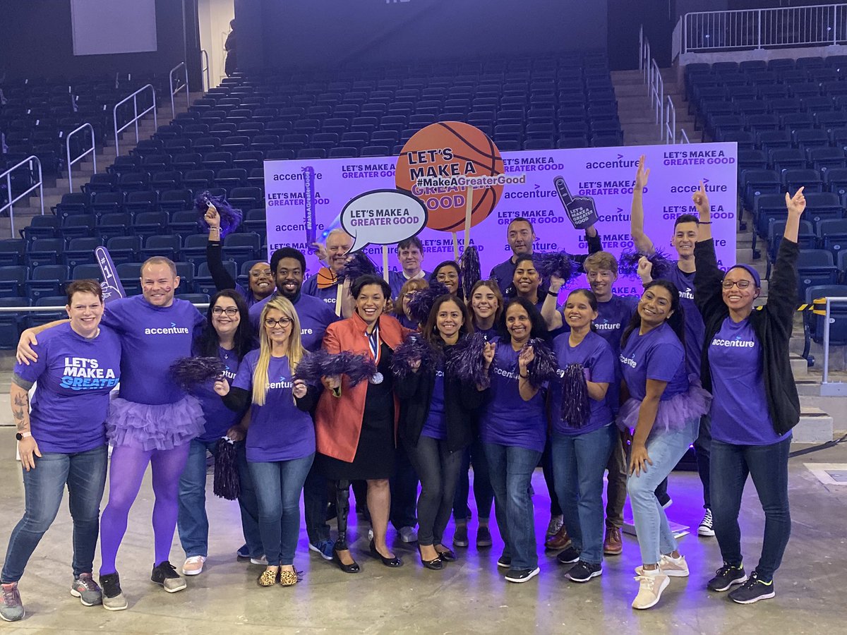 Happy to welcome <a href="/bonniestjohn/">bonniestjohn</a> as a keynote speaker at the #MetroDC <a href="/Accenture_US/">Accenture US</a> Day of Service. #MakeAGreaterGood