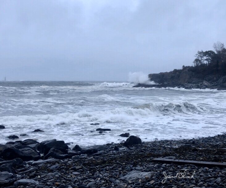 Jewelchurch's tweet photo. What an amazing surge. @MagazineofMaine #wmtw #wcsh #wgme Enjoyed the 15 foot waves https://t.co/fTjgr8SSta