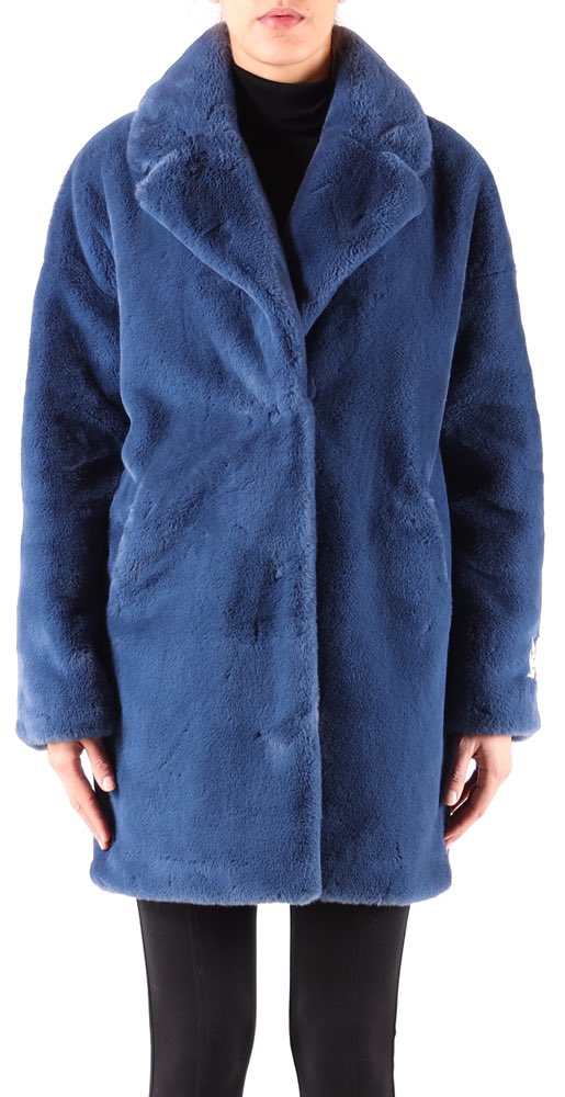 Feeling blue on a gloomy day .. cosy up in our faux fur coats this one is £129 💙 whitesboutique.com