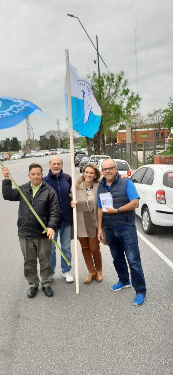 SobreroAndres's tweet photo. #EsAhora
Recta final hacia las elecciones de octubre y #LaListadeLuis 👍 #Lista12404 redobla la militancia en #Colonia.
En la Feria del Liceo, en el Comité y en la Rambla Costanera.

#LoquenosUne #PartidoNacional
🇺🇾 #Uruguay Cambia
#UruguayCambiaContigo https://t.co/CvyuNrVe7S