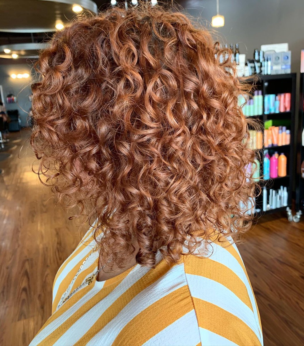 BuchananLindsay's tweet image. This curly girl got a #DevaCurlCut and must I say I am shocked at what it did for my curls. (Left - Before; Right - After) Some of it might be due to the cut and some to the Deva Curl products, but look at the difference! 🤩
•
•
•
#curlygirl
#DevaCurl