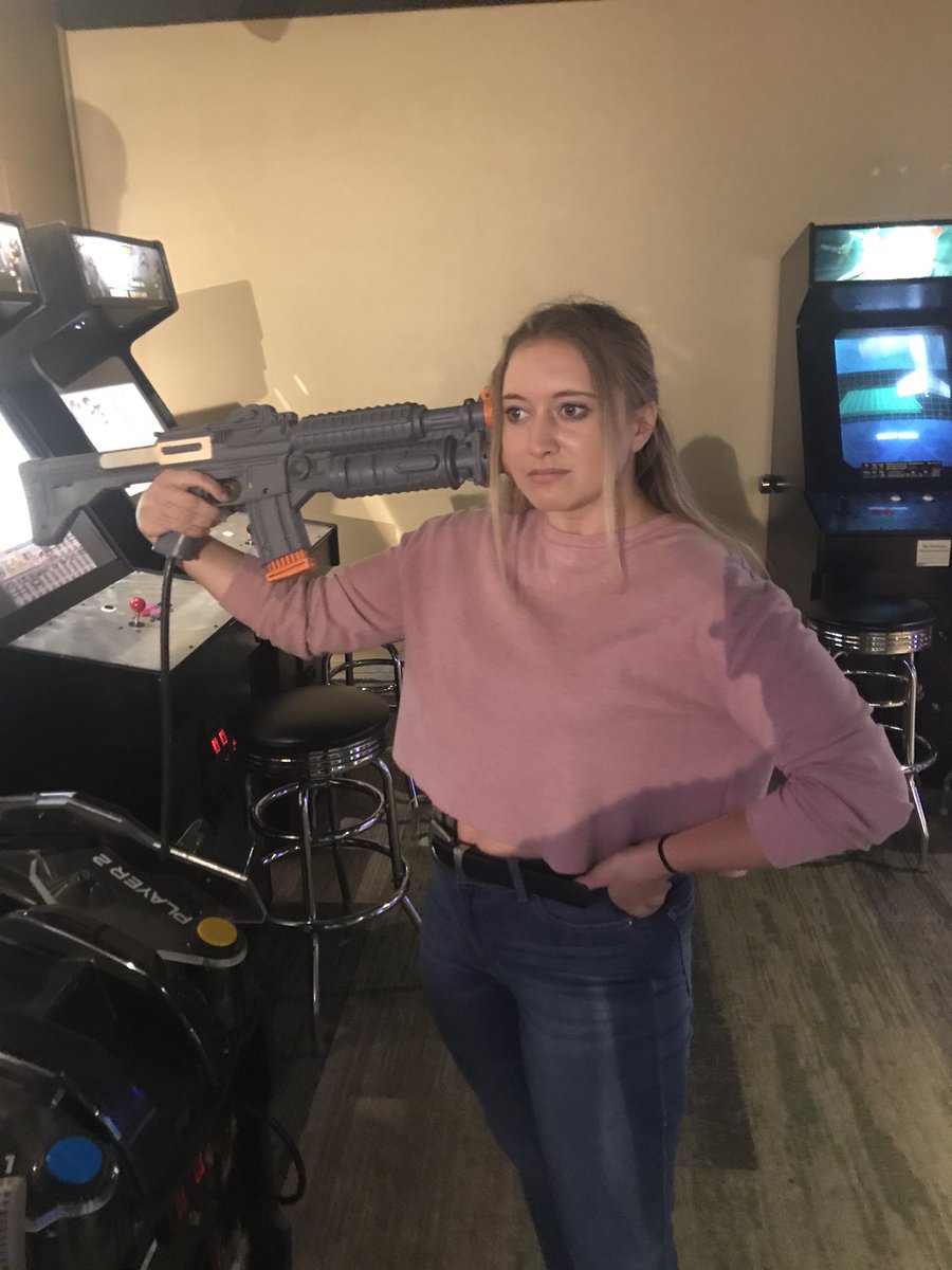 smkcom101's tweet photo. When you have to find a new game to play bc of the #FortniteBlackout #com4465 https://t.co/yFFsMaNnLH