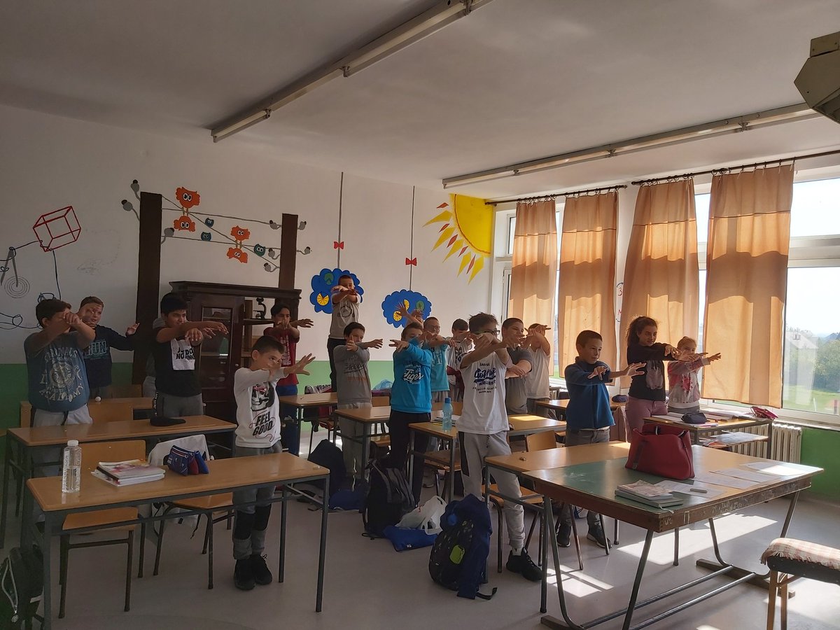BeronjaSlavica's tweet photo. Matematički pozdrav iz Krajišnika
#JamesTanton #GlobalMathWeek2019 #OšSlavkoRodić
#ТачкеКојеЕксплодирају #ТКЕ #TKE #TackeKojeEksplodiraju #ExplodingDots #GMW #GMW2019 #GMP #GlobalMathProject #GlobalMathWeek https://t.co/0YLSwZaqqj