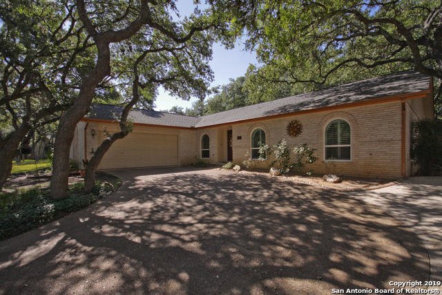 RealtyExecSA's tweet image. See a virtual tour of our listing on 13614 Liberty Oak St #SanAntonio #TX  #realestate tour.circlepix.com/home/MRUBZZ