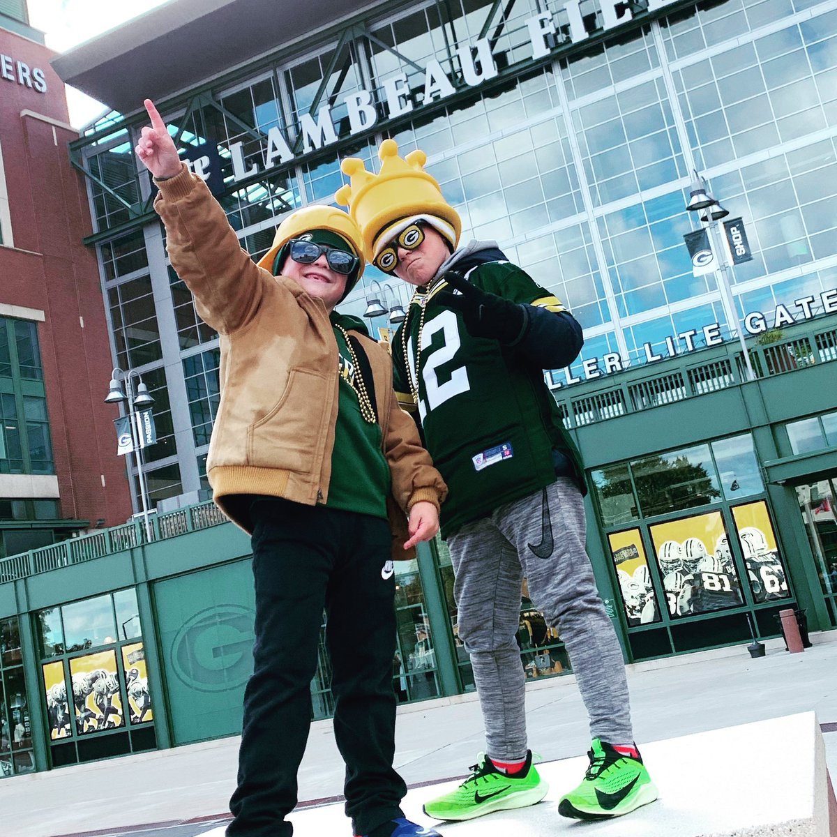 erinwesley3's tweet photo. DJ Henry Havarti &amp; Curd King are MNF ready! 🏈 #DETvsGB #GoPackGo https://t.co/bzIpOwfxyg