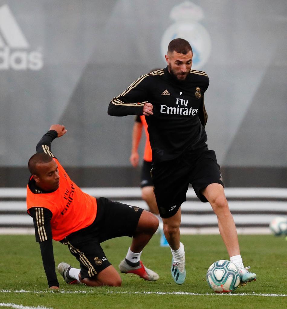 Benzema's tweet photo. ⚽ ⚒ 🔥 💯 https://t.co/17e17AOZ2N