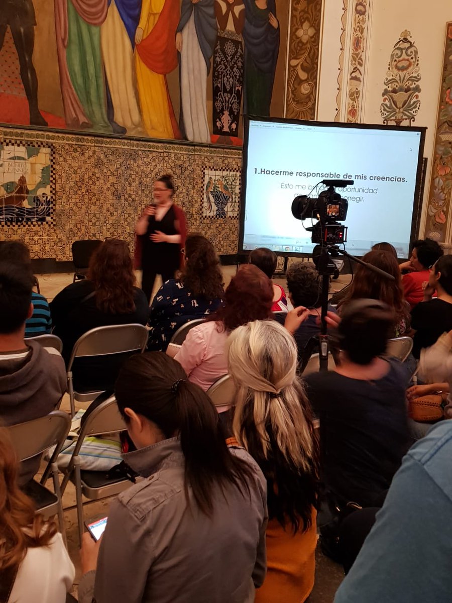 MConstituciones's tweet photo. Gracias por acompañarnos y compartir sus experiencias en la sesión 4/8: El Espejo del #taller Desvictimización de la mujer en casos de violencia.

Nos vemos el próximo lunes las 12 h. #EntradaLibre

@artesvsd @shortsmexico #ElevaSer 
@SERTransversal @VanessaBauche @adriano_numa https://t.co/UgrpR4apgf