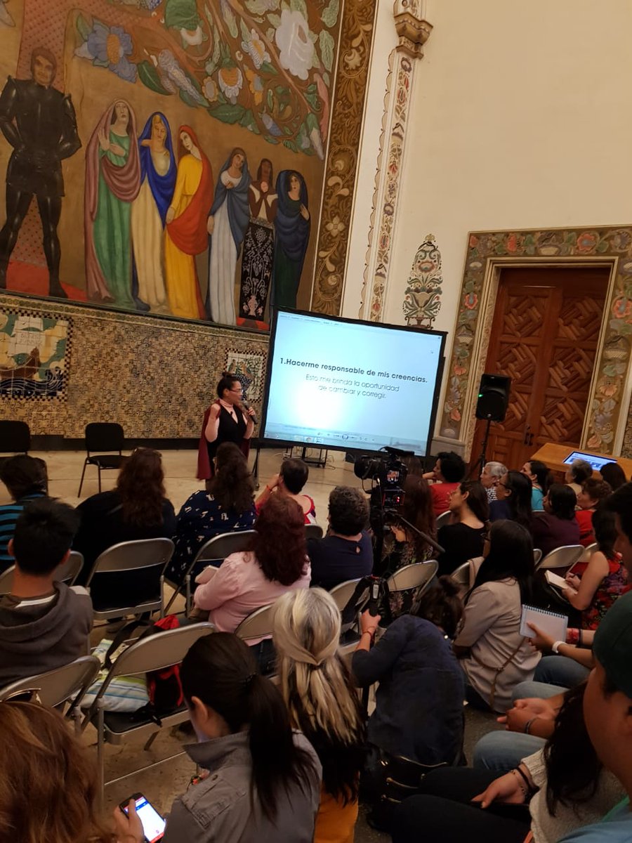 MConstituciones's tweet photo. Gracias por acompañarnos y compartir sus experiencias en la sesión 4/8: El Espejo del #taller Desvictimización de la mujer en casos de violencia.

Nos vemos el próximo lunes las 12 h. #EntradaLibre

@artesvsd @shortsmexico #ElevaSer 
@SERTransversal @VanessaBauche @adriano_numa https://t.co/UgrpR4apgf