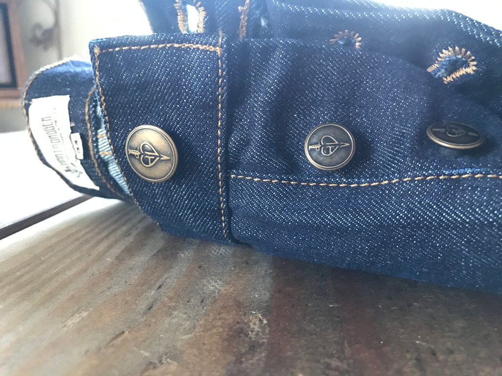 Denim details. #HartNDagger