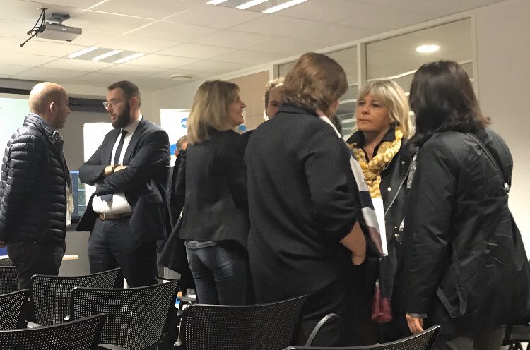 audrey_canal's tweet photo. Réunion JCI #LeMans
Valoriser le CV citoyen pour mettre en avant les compétences, les traits de personnalité e les qualités des candidats #poleemploi #jcidumans #cvcitoyen #manpower
Avec @f_personne ensemble @AutrMans est bien représenté ! https://t.co/czUrFHKZeZ