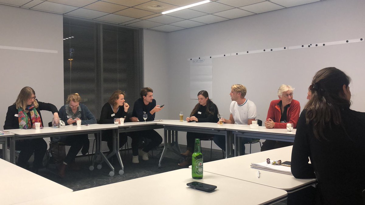 ThomasSchok's tweet photo. Altijd weer verfrissend om bij de #studentenaad van @VvAA aan te sluiten. Deze keer een ontmoeting met de #seniorenraad waarbij #bezieling in de #zorg aan bod kwam! Veel vragen van de jonge generatie over de #drijfveren die zij destijds hadden. https://t.co/kHinroXiYx
