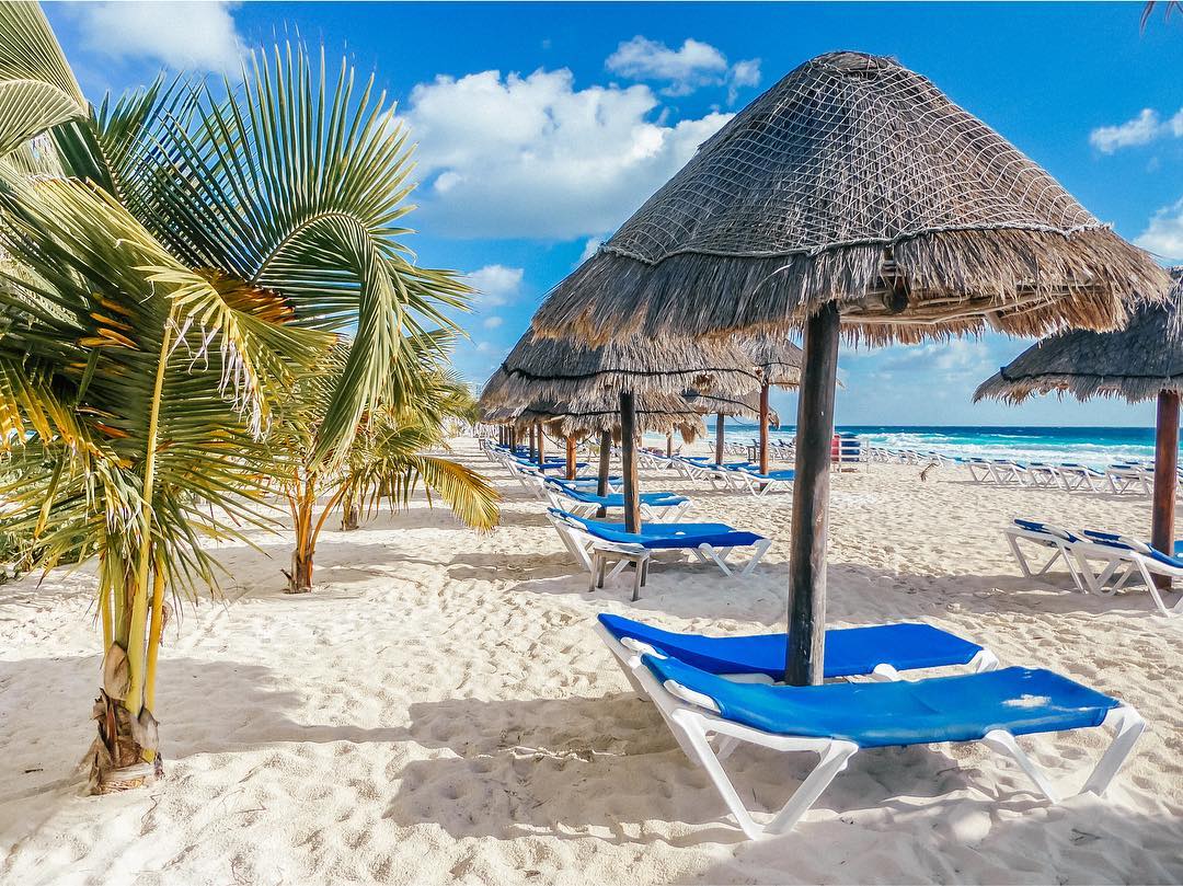 Los #Lunes son mejor en una camastro, tomando el sol con un rico coctel frente al mar del #Caribe... ¿A poco no?, ¿tú ya lo planeaste? 
Visítanos ow.ly/jtog50wEQ2a