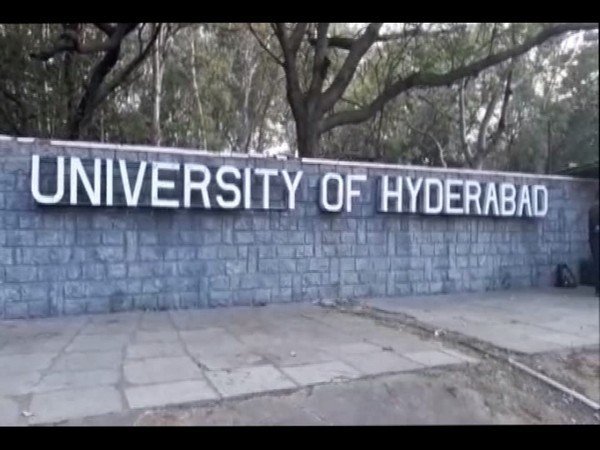 AllThingsTelang's tweet photo. #Telangana :Another #TSTRC conductor Sandeep attempted suicide by cutting his veins near #Hyderabad Central University. Sandeep has been working for RTC
for 17 years now
#ఆర్టీసీసమ్మె #tsrtcstrike #తెలంగాణ #��ైదరాబాద్ #HCU #RTC
@CPHydCity @hydcitypolice @cyberabadpolice @cpcybd https://t.co/7MnJuGgn0H