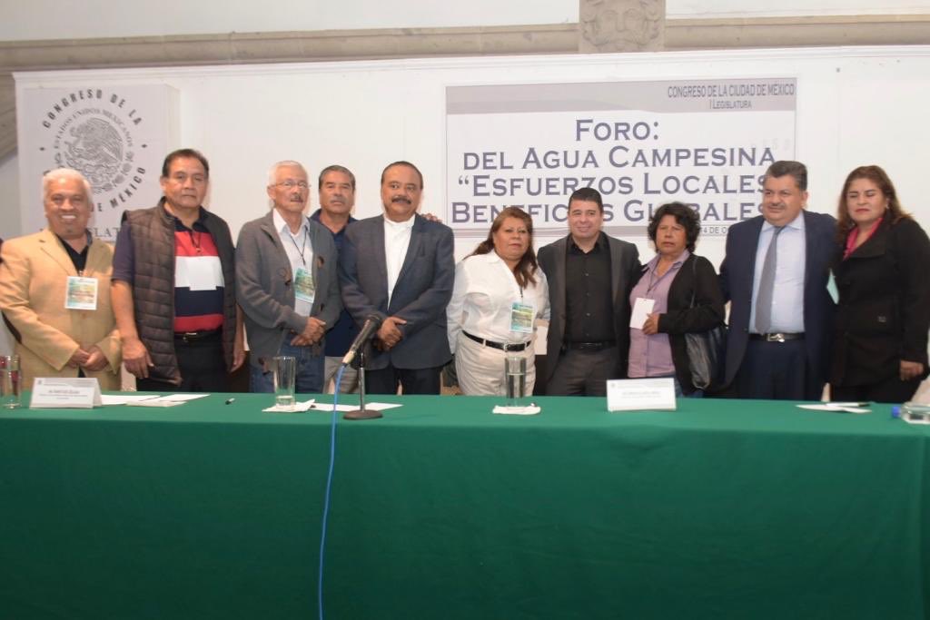 BetanzosOficial's tweet photo. Acompañé al diputado @ErnestoAJ29 en el foro denominado del Agua Campesina 
“Esfuerzos Locales, Beneficios Globales”, celebrado en el @Congreso_CdMex. Un placer saludar al delegado de @CNC_CEN en la capital, Nabor Ojeda. Gracias diputado. Excelente espacio de opinión y análisis. https://t.co/awFp4FOpye