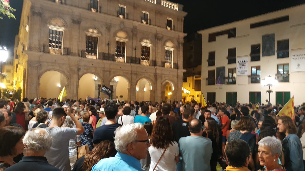 LaCosaNostraCS's tweet photo. Ara mareix Castelló ix al carrer contra la repressió. Llibertat per  totes les represaliades polítiques per lluitar! #SpainlsAFascistState https://t.co/8mVcpKPBhk