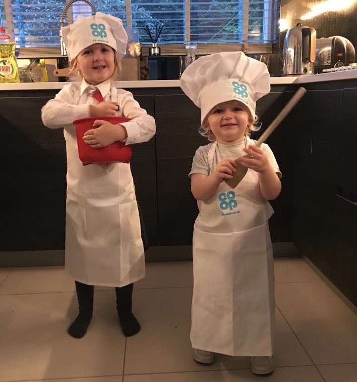 rflat's tweet image. A work / family mix up could it get any cuter ... 😍🤜🏻 starting them early in their co- op careers @coopuk @smilefe #teamlocal #itswhatwedo