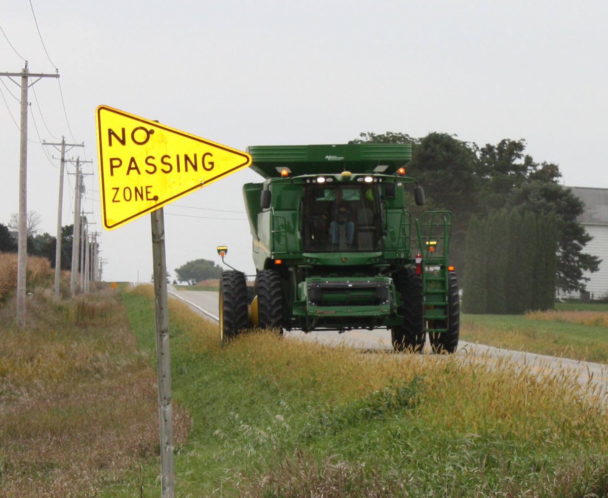 ILStatePolice's tweet photo. That combine might not be able to pull over and let you by. Please be patient during harvest. #feedingtheworld #harvest19 https://t.co/WRQvvACI4t
