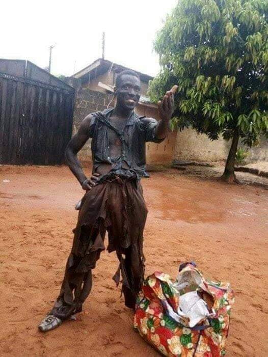 DAphotizoeCREW's tweet image. A student of UNIVERSITY OF IBADAN, LEVEL 200 taking RAG DAY to another level of CATASTROPHIC HIGI-HAGA...

Isn't this CASCULIOUS?

#CYNTHIA #KEMEN #distraction2