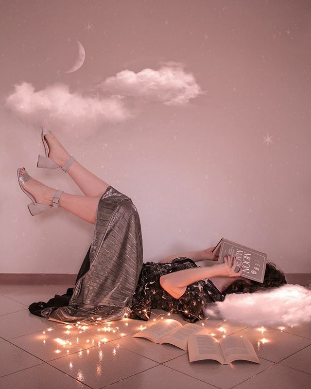 Con la testa fra le nuvole. ☁️🙆🏼‍♀️☁️☁️ Chi come me? 🙋🏼‍♀️
.
.
.
Scarpe: @skashoes 
Blusa: @officialfind <a href="/amazonfashioneu/">Amazon Fashion EU</a> 
_________________
#galacticgirl✨ #moonchild #prettylittleiiinspo #dirtybootsmessyhair #bowoffantasy #interiordesign #homesweethome … ift.tt/32bMs9w