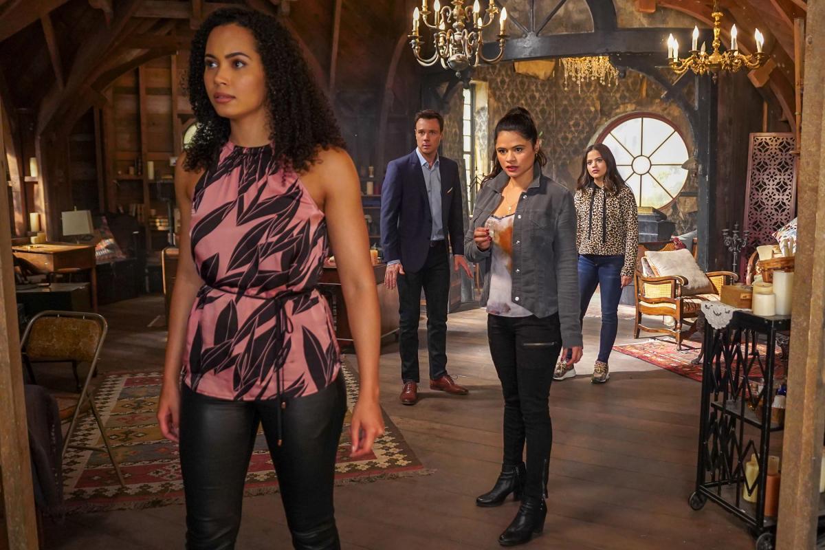 The_Ent_Factor's tweet photo. Promo, images and poster for the second season of The CW's CHARMED reboot.
https://t.co/5B1et8Bcqj
#charmed #charmedseason2 #thecw #reboot #series #tvseries #fantasy #meloniediaz #sarahjeffery #madeleinemantock @cw_charmed @TheCW https://t.co/kJocCmUN2g