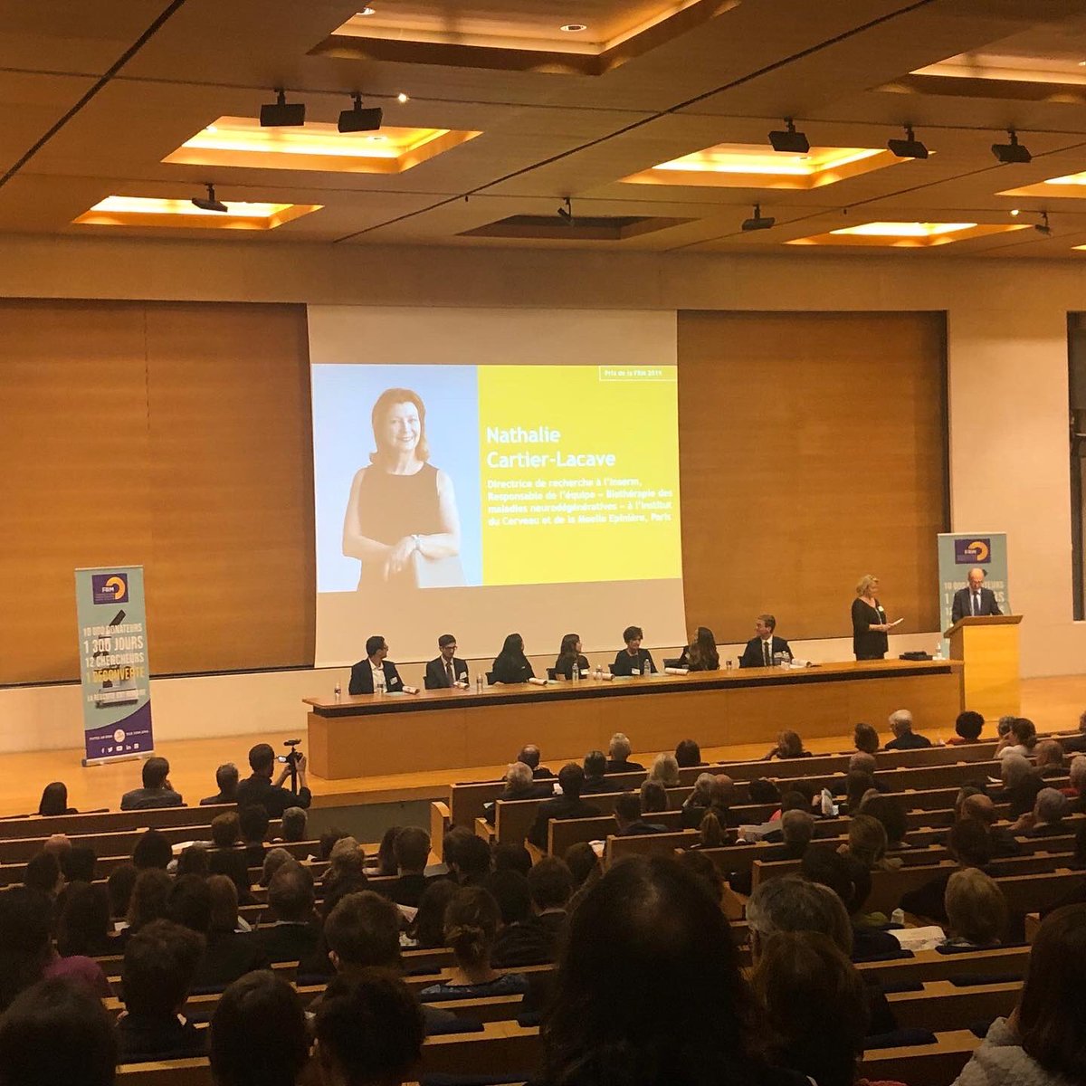 Wechange__'s tweet photo. [#WeLove] Ce soir, We est présent à la cérémonie de remise des Prix de la @frm_medical ! Bravo à tous les chercheurs et bravo à Nathalie Cartier-Lacave qui reçoit le Grand Prix de la FRM. #prixFRM #recherchemedicale #scientifique https://t.co/jkUAcFHHXJ